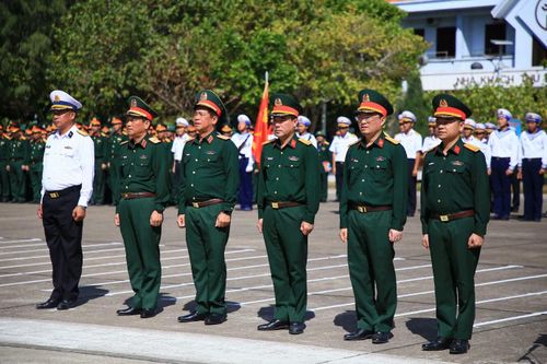 Từ trái qua: Đại tá Ngô Đình Xuyên; Thiếu tướng Nguyễn Thế Hải - Phó Tham mưu trưởng, Quân khu 2; Thiếu tướng Phạm Văn Rậm - Phó Tư lệnh, Bộ Tư lệnh TP.HCM.
