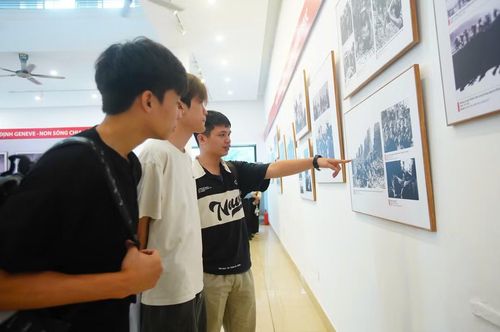 Sự hiện diện của thế hệ trẻ trong không gian di sản không chỉ đơn thuần là tham quan, mà còn là sự tiếp nối mạch ngầm sức trẻ trong thời đại mới. Hành trình của sức trẻ Việt Nam vẫn đang tiếp nối, viết nên những trang biên niên sử mới trên nền tảng những giá trị hòa bình mà các thế hệ đi trước đã dày công vun đắp.