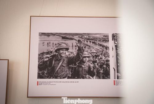 Chào quê hương, các chàng trai Thủ đô vào chiến trường miền Nam chiến đấu, năm 1971 - Ảnh tư liệu: Mầu Hoàng Thiết