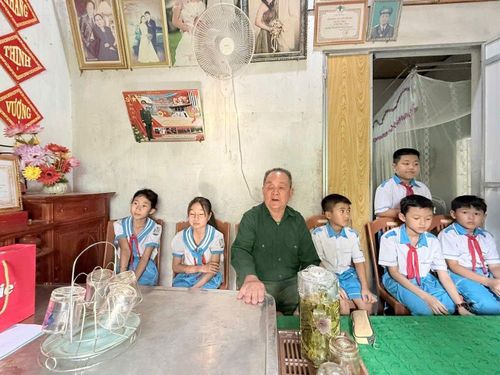 Câu chuyện về người cựu tù Phú Quốc sẽ mãi là ngọn lửa sưởi ấm niềm tin, thôi thúc thế hệ trẻ nỗ lực cống hiến để xứng đáng với sự hy sinh của các thế hệ đi trước.