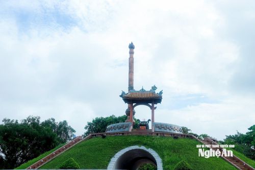 Đài Tưởng niệm Thành cổ Quảng Trị. Ảnh: Thành Duy
