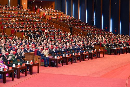 Các đồng chí lãnh đạo, nguyên lãnh đạo Đảng, Nhà nước dự lễ khai mạc Đại hội đại biểu toàn quốc lần thứ XIV của Đảng. Ảnh: TTXVN