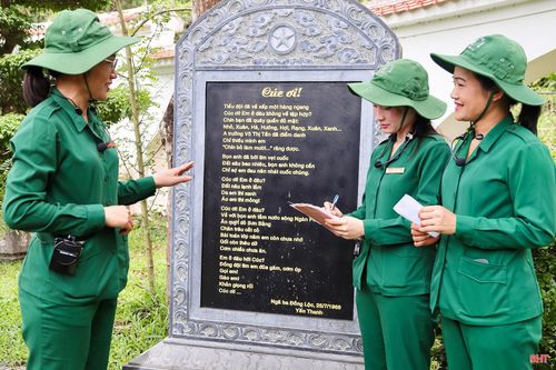 Không chỉ vậy, tôi luôn chủ động trau dồi kiến thức, rèn luyện kỹ năng để đáp ứng yêu cầu ngày càng cao của công việc. Những cảm xúc lắng đọng của du khách sau mỗi lần thuyết minh là động lực để tôi tiếp tục nỗ lực, hoàn thiện mình. Đồng thời, đó cũng là cách tôi thể hiện sự tri ân đối với những người đã hy sinh vì đất nước.