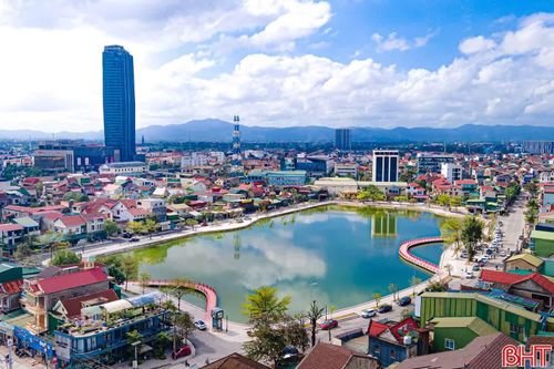 Cùng với cả nước, Hà Tĩnh đang nỗ lực dựng xây và phát triển, thực hiện khát vọng khát vọng dựng xây một Việt Nam ngày càng giàu mạnh, sánh vai cùng bạn bè năm châu.