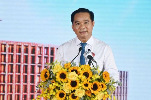 Ông Nguyễn Văn Được, Chủ tịch UBND TP Hồ Chí Minh cho biết, việc khởi công hàng siêu dự án là hành động cụ thể hóa tinh thần "nói đi đôi với làm", vì lợi ích nhân dân. Ảnh: Nguyễn Hoàng/Báo Tin tức và Dân tộc
