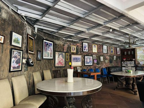 Ông Lumban Sianipar dành một góc của ngôi nhà, tổ chức những buổi gặp gỡ bạn bè để chia sẻ những ký ức đẹp về Việt Nam. Ảnh: Đỗ Quyên – PV TTXVN tại Indonesia