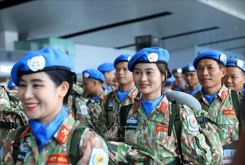 Niềm vui và tự hào của chiến sĩ Đội Công binh số 4 khi lên đường thực hiện nhiệm vụ gìn giữ hòa bình. Ảnh tư liệu: Hiền Hạnh/TTXVN