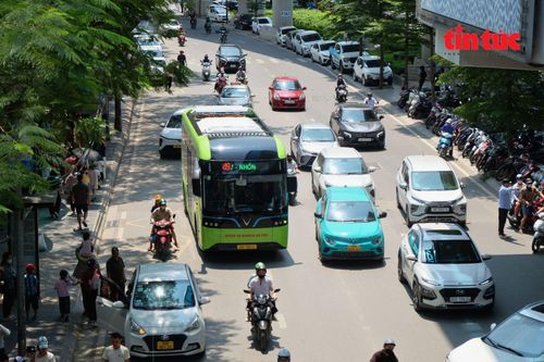 Việc sử dụng xe buýt không chỉ giúp tiết kiệm chi phí mà còn mang lại cảm giác an tâm hơn khi tham gia giao thông.