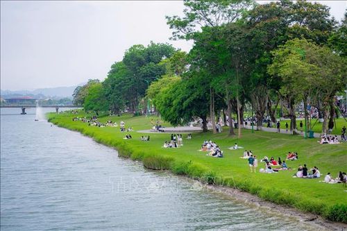 Huế có đủ di sản, cảnh quan thiên nhiên để tạo nên xu hướng sống thiền, tĩnh lặng, sống chậm cho du khách. Ảnh: TTXVN phát
