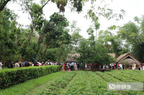 Thăm quê Bác ở Kim Liên, không chỉ là hành trình tìm về dấu chân của một vĩ nhân, mà còn là cơ hội lắng lại để thấu hiểu sâu sắc hơn về cuộc đời, sự nghiệp và tinh thần cách mạng kiên cường của Chủ tịch Hồ Chí Minh.