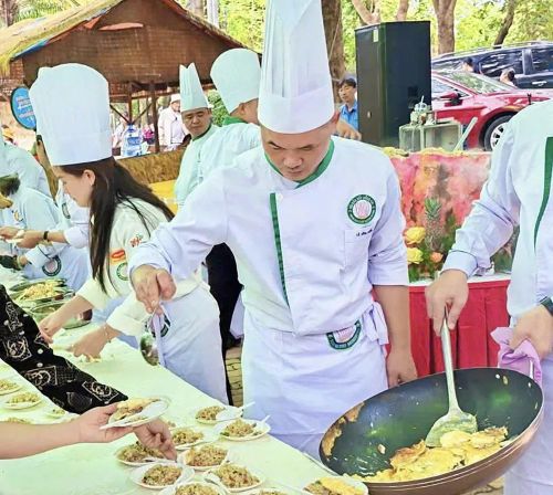 Khu du lịch Bửu Long tổ chức ngày hội ẩm thực phục vụ du khách. Ảnh: XUÂN TRUNG