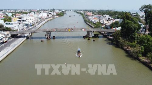 Cầu Sắt Quay bắc ngang dòng Sa Giang. Ảnh: Nhựt An - TTXVN