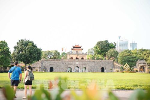 Hoàng thành Thăng Long, điểm đến lịch sử thu hút đông khách dịp nghỉ lễ. Ảnh: Phạm Tuấn Anh - TTXVN
