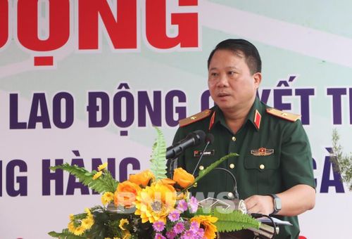Thiếu tướng Nguyễn Hữu Ngọc, Tư Lệnh Binh đoàn 12 phát biểu. Ảnh: Tuấn Phi - TTXVN