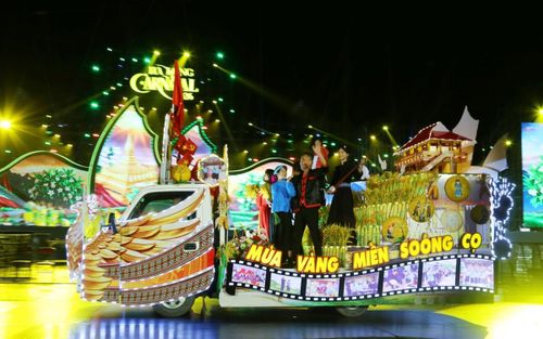 Không gian rực rỡ