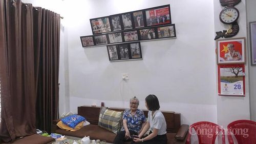 Trong ngôi nhà ở TP. Đà Nẵng bình yên, phóng viên được nghe Anh hùng Lực lượng vũ trang nhân dân Ngô Thị Huệ lần giở từng trang ký ức của một thời đất nước bom đạn.