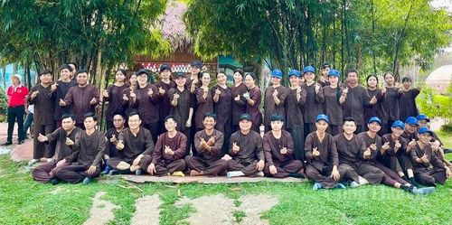 Các đơn vị chụp ảnh chung tại buổi lễ.