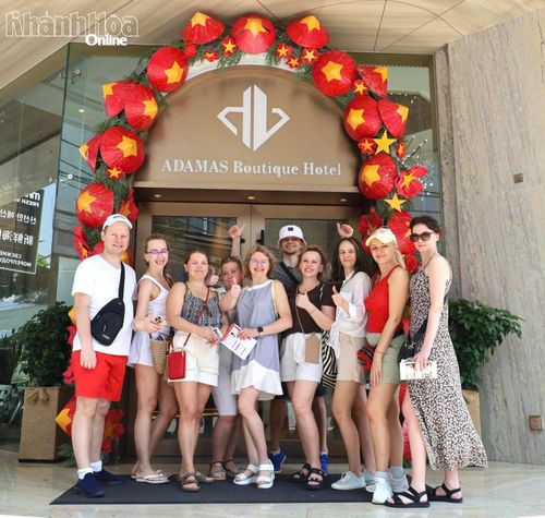 Khách tại Adamas Boutique Hotel Nha Trang.
