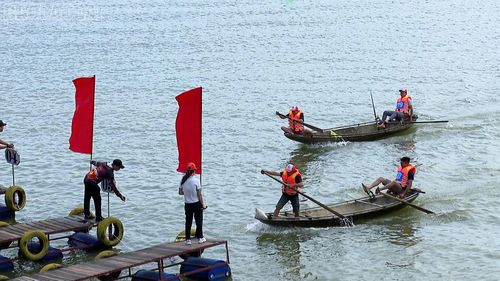 Các vận động viên bứt tốc về đích.