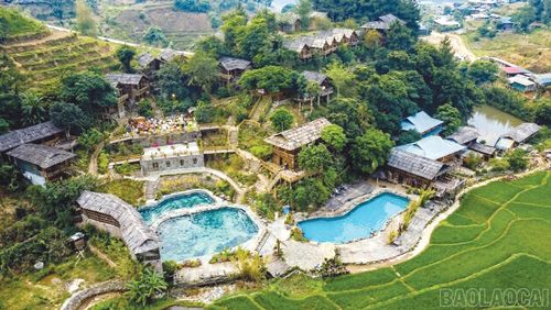 Những thửa ruộng bậc thang xanh mướt ở xã Hạnh Phúc.