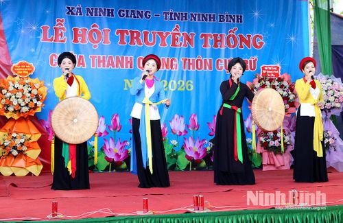 Chương trình văn nghệ khai mạc lễ hội.
