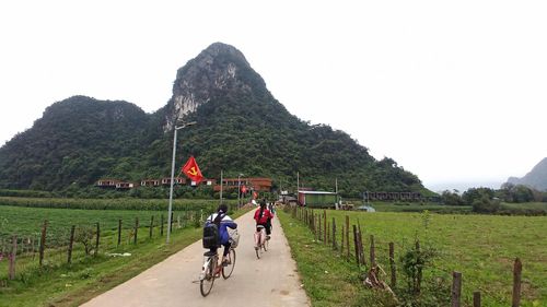 Làng du lịch Tân Hóa, xã Kim Phú, điểm đến đang từng bước ứng dụng công nghệ số để thu hút du khách - Ảnh: N.B