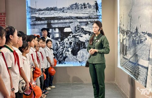 Chị Hồng luôn trăn trở làm sao để câu chuyện về Đại đội 915 trở nên gần gũi hơn với du khách, nhất là thế hệ trẻ.