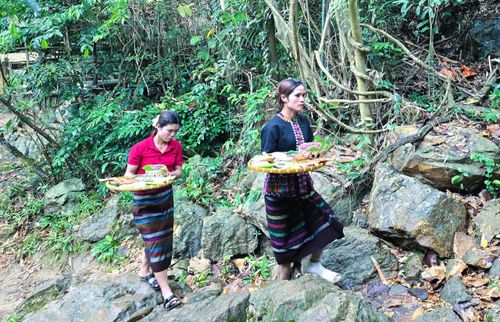 Những năm qua, các hộ dân đồng bào Vân Kiều - Pa Cô nơi đây đã chung tay gìn giữ, tạo nên điểm du lịch cộng đồng phục vụ du khách thập phương.