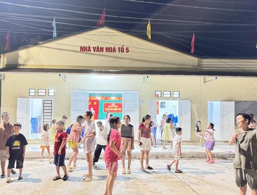 Nhà văn hóa tổ, xóm là thiết chế văn hóa cơ sở, giữ vai trò quan trọng trong đời sống cộng đồng.