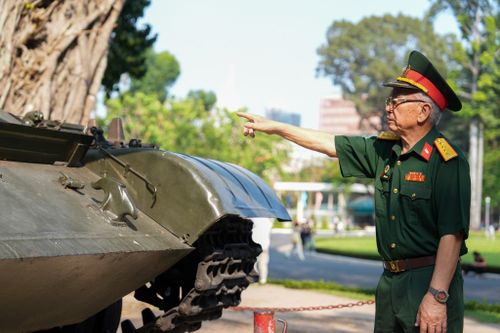 Trong ký ức của ông Toàn, câu lệnh “tông thẳng vào” vẫn vang lên rõ ràng như vừa mới hôm qua. Đó không chỉ là một quyết định chiến thuật, mà là sự dồn nén của cả một hành trình chiến đấu dài, là ý chí của hàng triệu con người.
