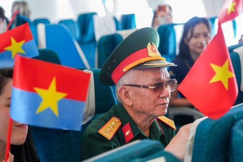 Từ Hà Nội tới thành phố Hồ Chí Minh giờ đây chỉ còn vài giờ bay, nhưng với ông, đó là khoảng cách của hơn nửa thế kỷ. Một quãng thời gian đủ dài để biến chiến trường khốc liệt thành đô thị hiện đại, nhưng không đủ để xóa nhòa những ký ức của người trong cuộc.