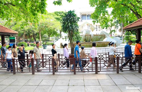Đây là dịp để người dân bày tỏ lòng thành kính, tri ân vị lãnh tụ kính yêu đã cống hiến cả cuộc đời cho độc lập tự do của Tổ quốc, hạnh phúc của nhân dân.