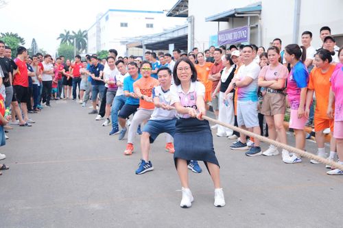 Sôi nổi các hoạt động nâng cao đời sống tinh thần cho công nhân tại Công ty TNHH ToTo Việt Nam. Ảnh: PV.