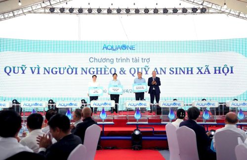 Tập đoàn Aqua One tài trợ Quỹ vì người nghèo và Quỹ an sinh xã hội cho thành phố Hà Nội và tỉnh Phú Thọ; xã Thuận Mỹ (tỉnh Tây Ninh). Ảnh: Hồng Thái