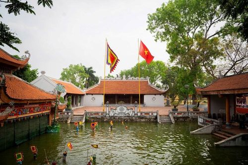 Sau tấm màn thủy đình, hành trình giữ nghề của người dân Đào Thục vẫn lặng lẽ tiếp diễn từng ngày. Bên cạnh nỗ lực gìn giữ di sản, các nghệ nhân cũng mong có thêm những tuyến xe buýt kết nối thuận tiện từ trung tâm Hà Nội về làng, để nhiều du khách có cơ hội tìm đến và tiếp cận, thưởng thức nghệ thuật múa rối nước Đào Thục