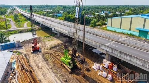 Tại dự án mở rộng đường cao tốc Thành phố Hồ Chí Minh-Trung Lương-Mỹ Thuận, hiện các nhà thầu đã huy động hơn 1.000 nhân sự và 470 máy móc thiết bị, triển khai 61 mũi thi công