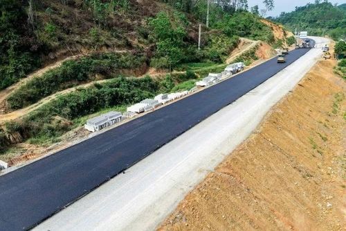 Dự án Hữu Nghị-Chi Lăng đang lên dáng lên hình một tuyến cao tốc hiện đại đang ngày càng rõ nét dần. Tuyến đường cao tốc dài gần 60km này có tổng cộng 38 cây cầu,