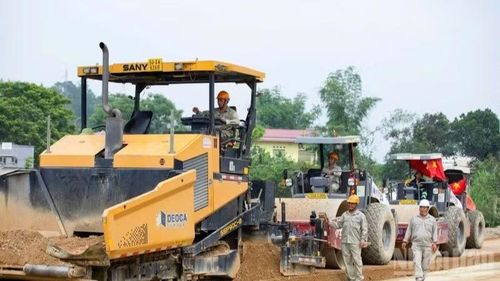 Toàn dự án Đồng Đăng-Trà Lĩnh triển khai 93 mũi thi công cầu, hầm, đường với gần 900 máy móc, thiết bị và hơn 2.000 nhân sự..