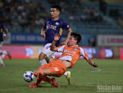 Hai đội nhập cuộc với quyết tâm cao giành chiến thắng.