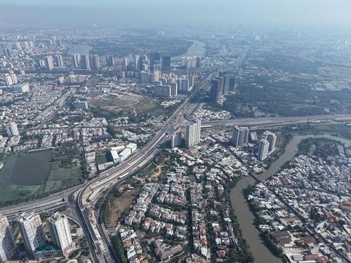 Cầu vượt N3 là hạng mục thứ tư được hoàn thành trong tổng thể dự án nút giao An Phú, sau hầm chui HC1-01, cầu vượt N2 và hầm chui HC1-02 đã lần lượt đưa vào sử dụng trước đó