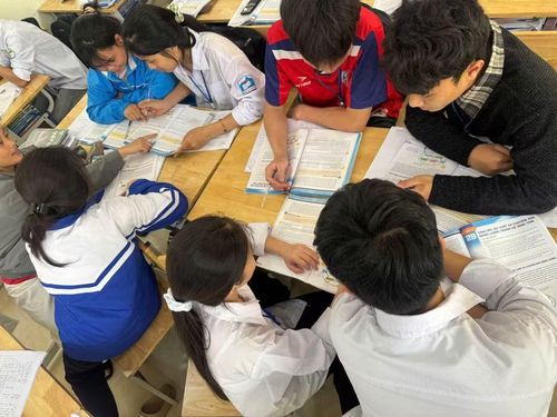 Học sinh Trường Phổ thông Dân tộc nội trú THCS và THPT Hoàng Su Phì tăng cường ôn luyện, trao đổi kiến thức, tập trung cao độ cho kỳ thi tốt nghiệp THPT.