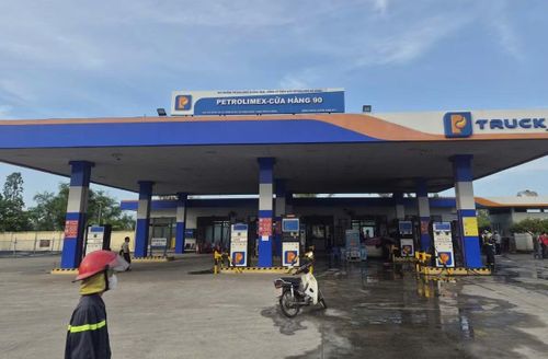 Cây xăng nơi xảy ra vụ cháy xe làm 2 người tử vong.