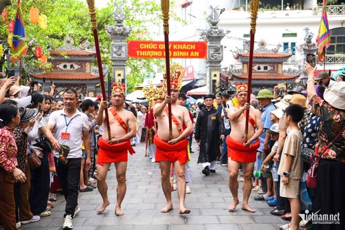 Lễ hội Đền Đô được tổ chức thường niên nhằm tưởng nhớ công lao của vua Lý Công Uẩn. Đồng thời, đây cũng là dịp góp phần giáo dục truyền thống “uống nước nhớ nguồn”, khơi dậy niềm tự hào và tái hiện một giai đoạn lịch sử hào hùng của dân tộc Việt Nam.