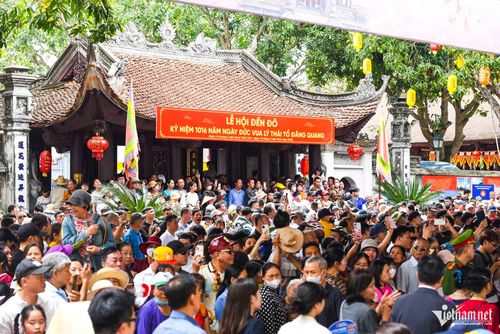 Năm nay, lễ hội được tổ chức từ ngày 30/4 đến 2/5 (tức từ 14/3 đến 16/3 âm lịch) tại Khu di tích Quốc gia đặc biệt Đền Đô và các khu vực lân cận.