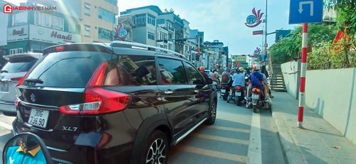 Không chỉ một số tuyến đường trong trung tâm TP. Hà Nội mà những tuyến đường như Hồ Tùng Mậu, Phạm Văn Đồng, Nghi Tàm ... hiện tượng hiếm gặp là "tắc đường" trong những kỳ nghỉ lễ dài ngày cũng xuất hiện khiến nhiều người khá bất ngờ.