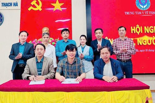 Việc thực hiện quy chế dân chủ cơ sở tại nơi làm việc được triển khai thông qua ký kết thỏa ước lao động tập thể.