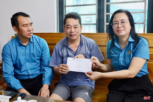 Công đoàn phát huy vai trò đồng hành, chia sẻ cùng người lao động khó khăn.