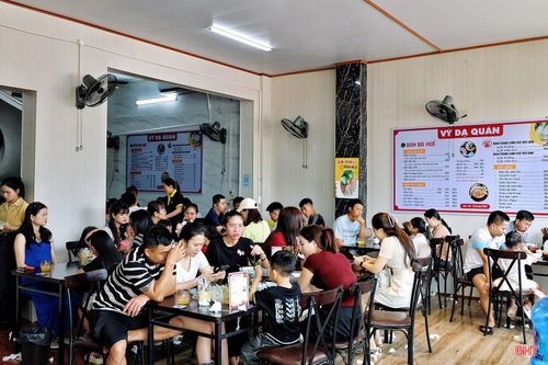 Sự đa dạng trong thực đơn bữa sáng tại Hà Tĩnh không chỉ góp phần làm phong phú ẩm thực địa phương mà còn tạo nên nhiều dư vị ấn tượng trong lòng thực khách. Đây cũng là nét bình dị mà đặc trưng, rất riêng của Hà Tĩnh, khiến ai đi xa cũng nhớ và muốn tìm lại khi có dịp trở về.