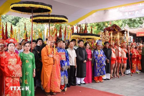 Đoàn rước tại hội Đền Đô. (Ảnh: Thanh Thương/TTXVN)