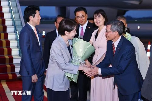 Lễ đón Thủ tướng Nhật Bản Takaichi Sanae tại sân bay Quốc tế Nội Bài, Hà Nội. (Ảnh: Minh Đức/TTXVN)